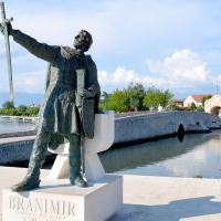 Nin---pomnik-Branimir